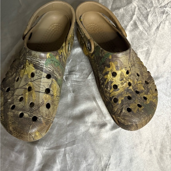 CROCS Woodland Camo W8 M6 - Picture 4 of 4